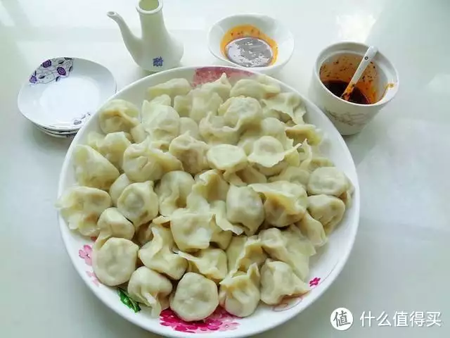 猪肉饺子馅怎么调好吃（猪肉萝卜饺子馅怎么调好吃窍门图片） 第1张