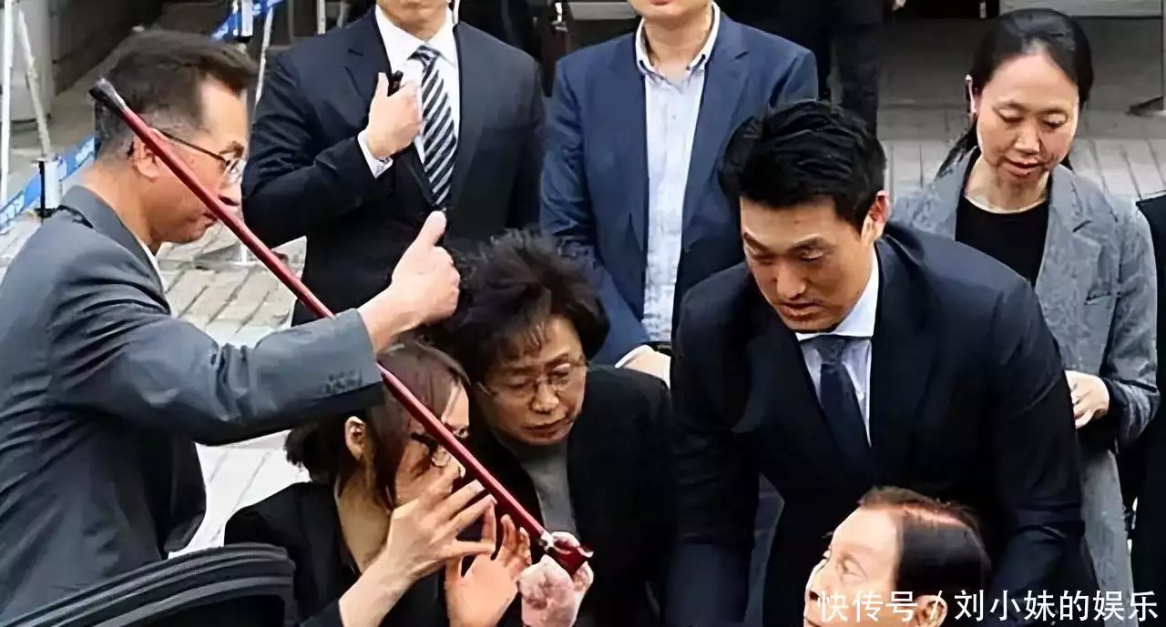 2009年,韩国女星在家中自缢,留下的遗书记录了财阀的丑闻2019年,男子寻回被拐10年儿子又送走,儿子怒喊:你害我没有家了 2009年,韩国女星在家中自缢,留下的遗书记录了财阀的丑闻2019年,男子寻回被拐10年儿子又送走,儿子怒喊:你害我没有家了