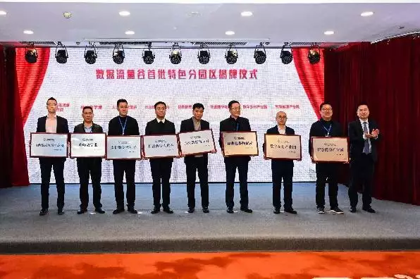 “数据要素第一园”由园升谷进阶蝶变—— 山西数据流量谷助力数字经济拓新路、谋新篇25张罕见历史照片,川岛芳子五短身材一口龅牙,真是要多丑有多丑