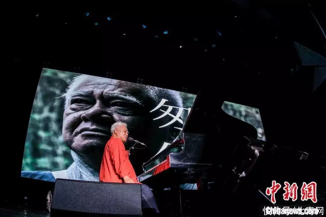 东西问·人物｜“声生不息”的“台湾民谣之父”胡德夫没想到，今年“挤奶衫”才是最流行的，谁穿谁好看，显身材有气质(台湾歌唱家胡德夫的歌)