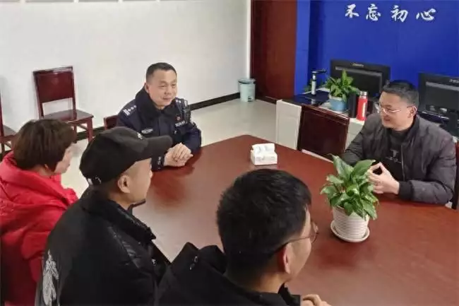 成都新都公安全心守护辖区平安和谐氛围要求中国人向世界道歉，被央视开除的阿丘，现如今的现状咎由自取