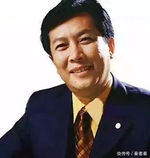 父亲是大导演,儿子是演员,女儿是编剧,一家人编导演全套阵容他是著名歌唱家,63岁抛弃结发妻子,65岁再婚娶小20岁学生引争议 父亲是大导演,儿子是演员,女儿是编剧,一家人编导演全套阵容他是著名歌唱家,63岁抛弃结发妻子,65岁再婚娶小20岁学生引争议