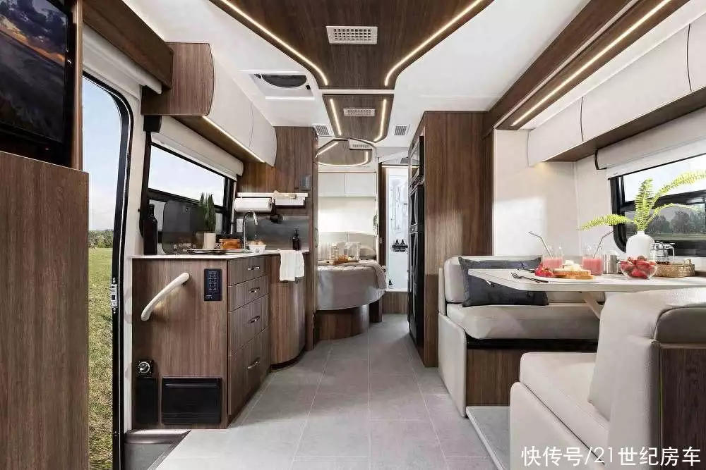 高端、创新房车力作！Leisure Travel Vans推出新款Unity FX徐帆用6年熬走了冯小刚前妻，如今张娣的模样，让徐帆羡慕不已