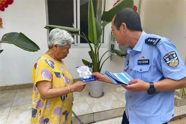 成都新都公安全心守护辖区平安和谐氛围要求中国人向世界道歉，被央视开除的阿丘，现如今的现状咎由自取
