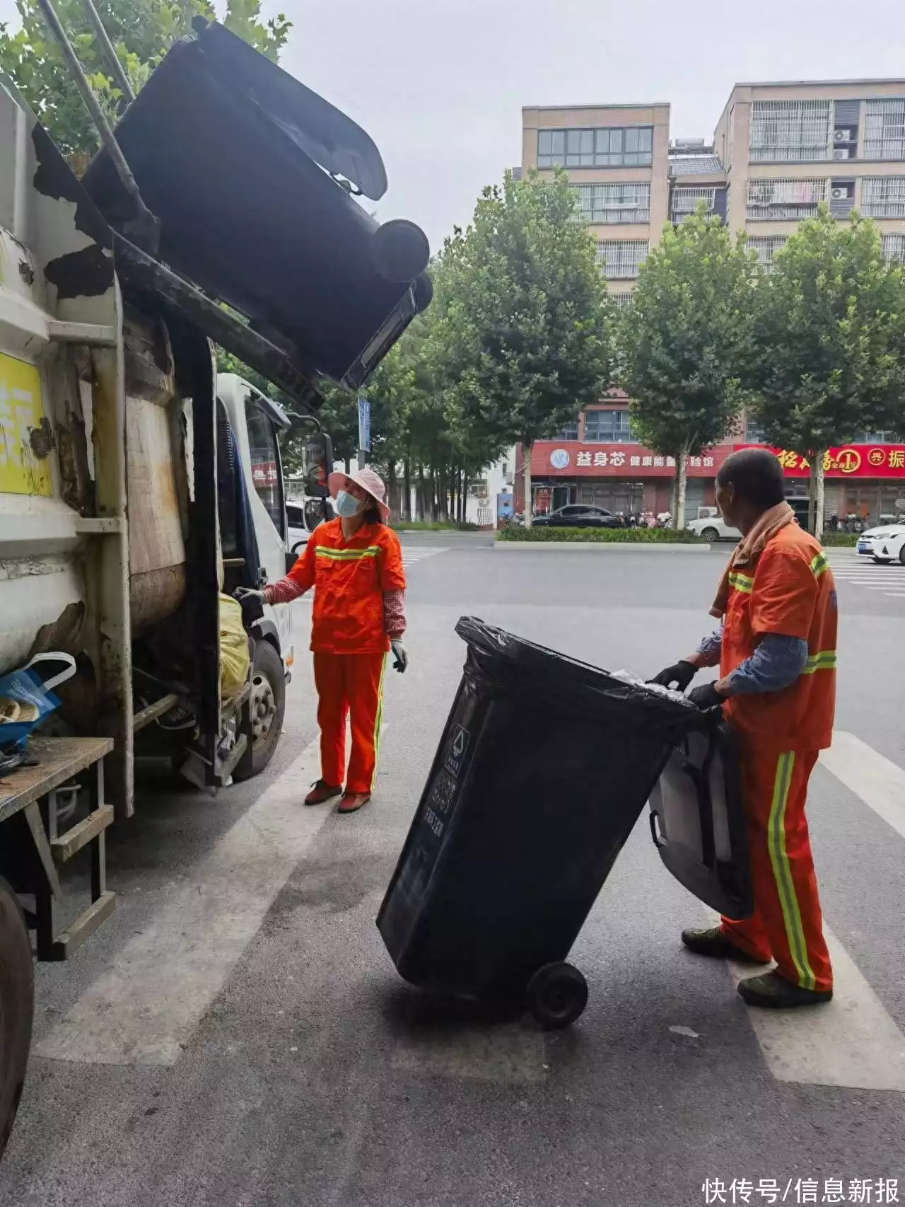 东海县城管局：环卫“三清”保洁 打造靓丽晶都