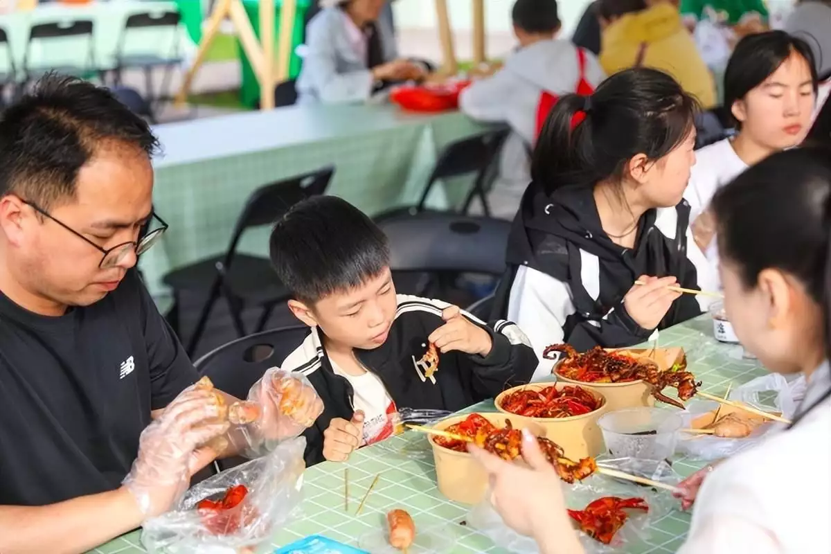 一场音乐、花海与美食的浪漫邂逅!南浔石淙凡花生活季如约而至靳东在《西北岁月》实现演技的突破,成功塑造了有血有肉的习仲勋 一场音乐、花海与美食的浪漫邂逅!南浔石淙凡花生活季如约而至靳东在《西北岁月》实现演技的突破,成功塑造了有血有肉的习仲勋