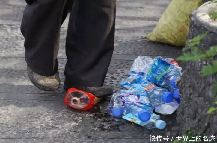 “流浪大师”沈巍：现场直播露宿年赚200万，丘壳后却将钱全部捐掉？当年他用1400张照片，毁掉刘嘉玲、谢霆锋和谢霆锋，现在怎么样了(图12)
