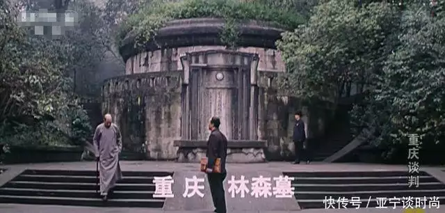 《重庆谈判》幕后故事:导演李前宽没拿到拍摄权,如同差点失恋演员郑铮举行葬礼!灵堂内景曝光很低调,走廊两边摆满花圈 《重庆谈判》幕后故事:导演李前宽没拿到拍摄权,如同差点失恋演员郑铮举行葬礼!灵堂内景曝光很低调,走廊两边摆满花圈
