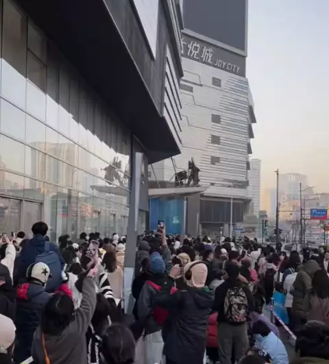 居然可以这样（太疯狂了,太吓人）太疯狂！10小时卖了268万，有人带着被子熬夜排长队 网友：大为震撼朱棣为何恩将仇报，在北征蒙古部落回归途中将朵颜三卫剿灭？，毛绒公仔，