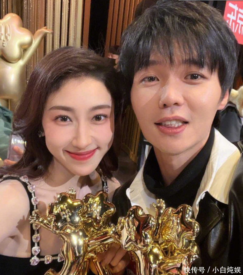 左凌峰张小碗牵手曝恋情,两人皆未官宣分手,前女友发文信息量大_【快资讯】