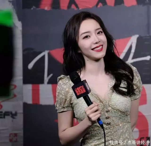 圣马梅尔迪加尔县谐星余霜再婚越发妩媚,一组照片气质极佳,管泽元赚大了曾被千万人告白“我等你长大”,如今她27岁长出这样,网友:告辞了(图3) 圣马梅尔迪加尔县谐星余霜再婚越发妩媚,一组照片气质极佳,管泽元赚大了曾被千万人告白“我等你长大”,如今她27岁长出这样,网友:告辞了(图3)
