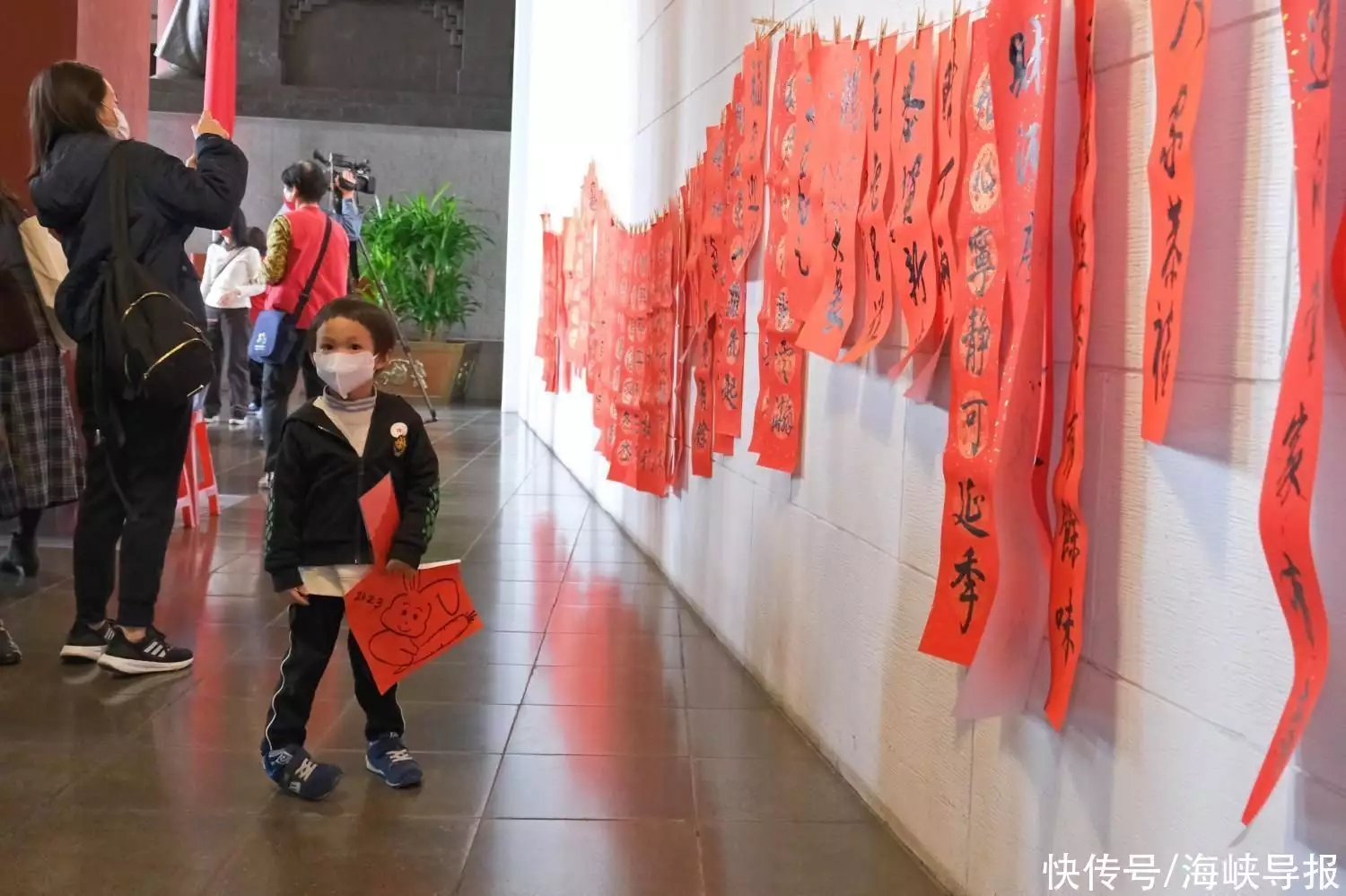 The beauty of Chinese culture knows!Taiwanese calligrapher opens the year of the rabbit, and wrote the articles for the Spring Festival couplet to the public