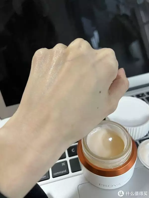 珀莱雅双抗水乳霜，母亲节到了送一套护肤品送给妈妈吧