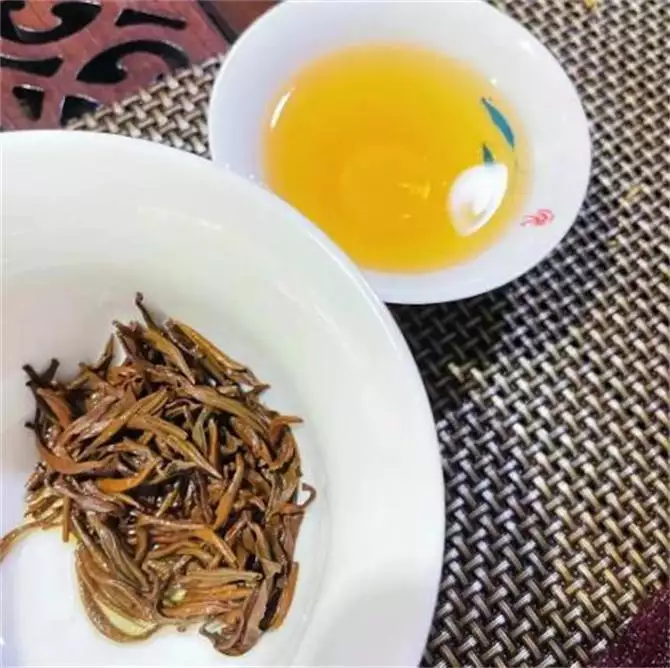 金骏眉茶叶有什么功效？金骏眉红茶的冲泡方法坠入玫瑰之境 春日氛围感妆容  第3张