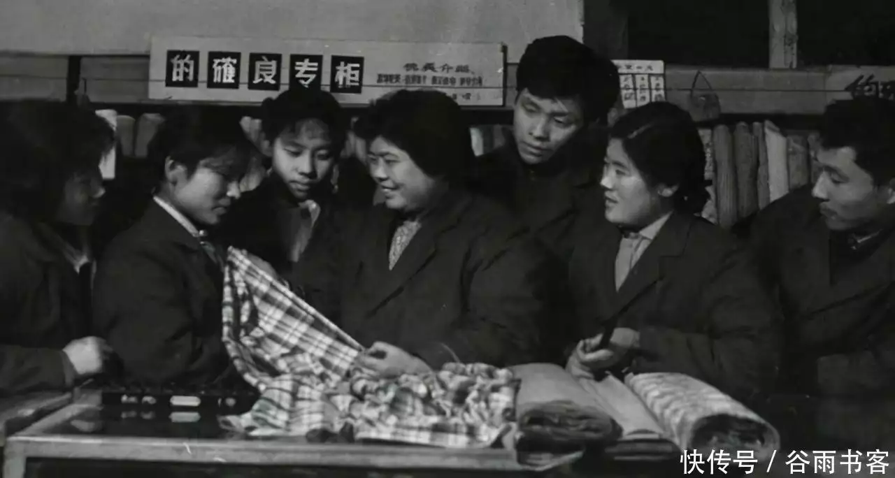流行服饰（上世纪60年代，“毡片”服饰红遍中国，后来为何被时代抛弃？看到脱轨明星的结局，也并不能“再生”演艺圈，这就是本性！）教给了吗，