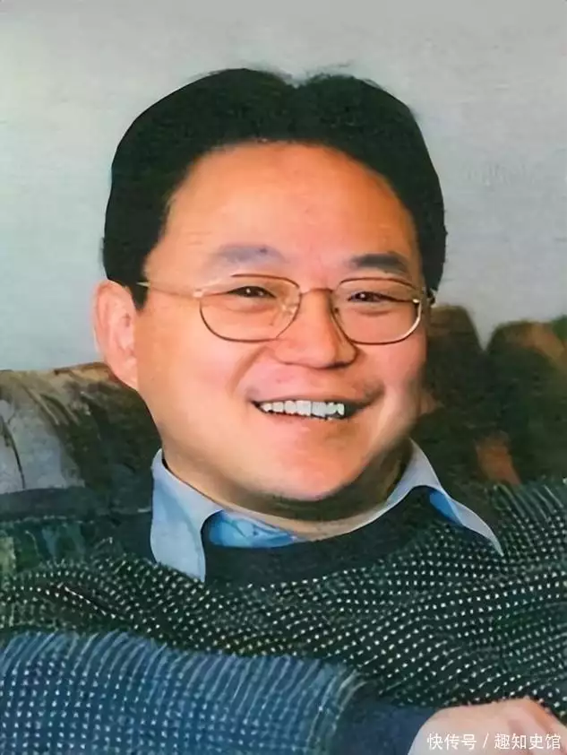 上海富豪跳楼自杀身亡，妻子继承70亿遗产，16年狂赚310亿，至今单身陈凯歌为爱女购置240凯悦车，自己却穿百元衬衫，老婆全黑也显气质(图2)