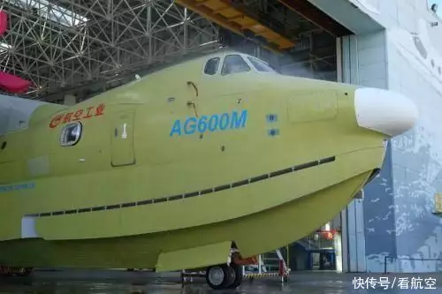 AG600飛機駕駛艙淋雨適航驗證MC5試驗圓滿完成山東14歲女孩身高226cm追平姚明，獨霸籃下狂砍42分，觀眾看樂了插圖