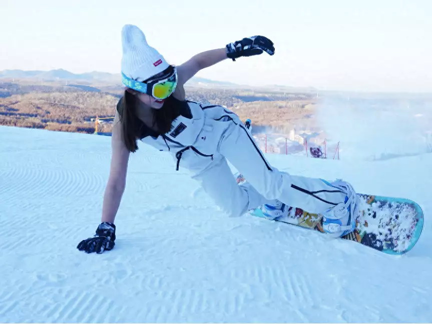 How terrible is ＂Pink Snow＂？Chinese female tourists are skiing in Japan, inhaled asphyxia, 3 minutes of death to broadcast articles