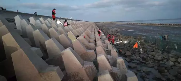 海滩女童走失：“野海滩”的另一面（海滩小孩难民视频） 第6张