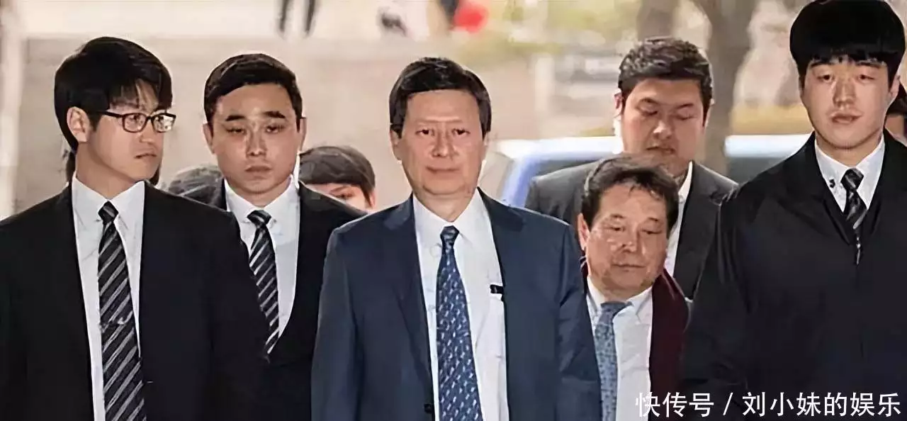 2009年,韩国女星在家中自缢,留下的遗书记录了财阀的丑闻2019年,男子寻回被拐10年儿子又送走,儿子怒喊:你害我没有家了 2009年,韩国女星在家中自缢,留下的遗书记录了财阀的丑闻2019年,男子寻回被拐10年儿子又送走,儿子怒喊:你害我没有家了