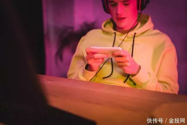 5个赚小姑娘钱最多的中国游戏公司！孔斯坦游第2，腾讯第1，网易落第杨采钰带火了一种新纯色：复古风衬衫+衬衫+小目唐，老土又高级