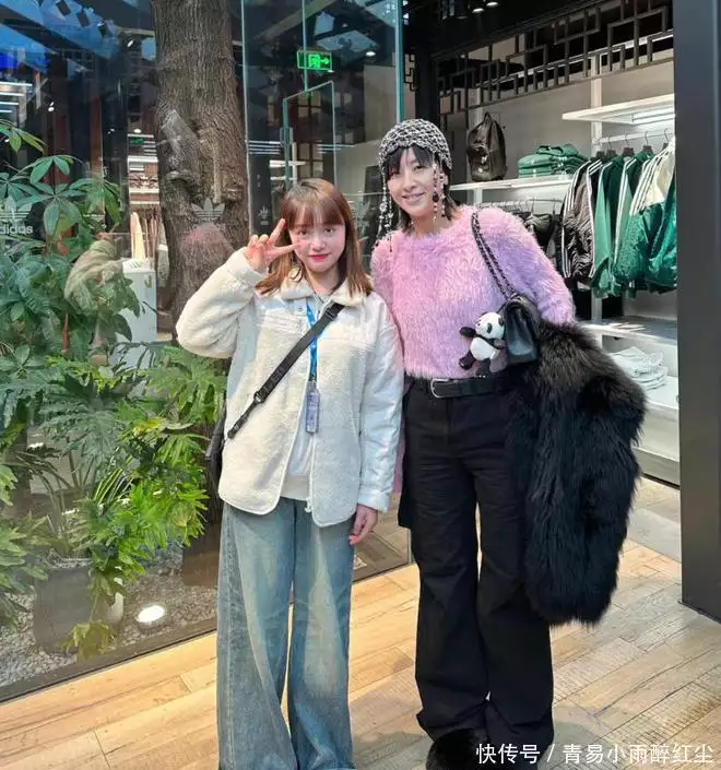 徐濠萦晒全家合照跨年，一家三口合体幸福满溢，19岁女儿近照曝光突然官宣二婚！今晚的瓜，整个娱乐圈都比不了……