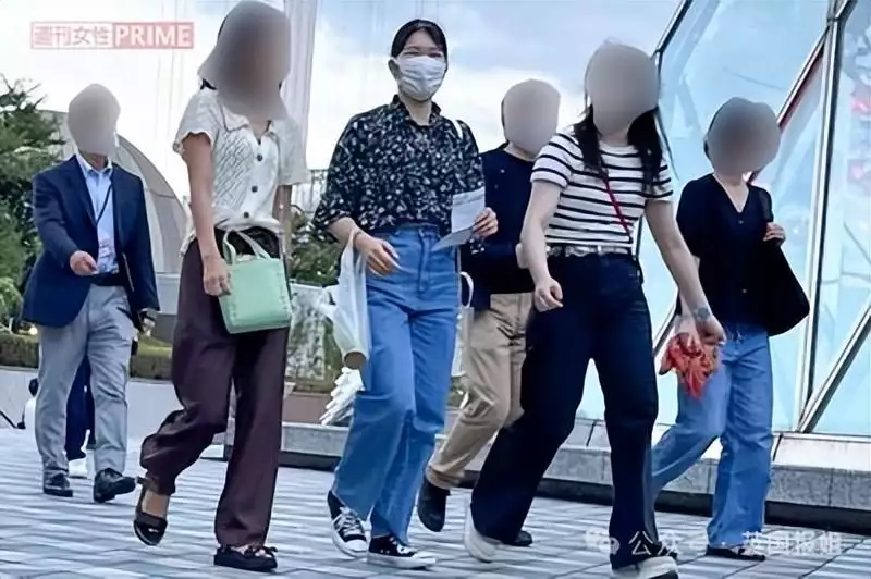 日本天皇独生女事业爱情双丰收?毕业礼大气亮相,疑似帅男友曝光《小巷人家》大结局:宋莹一直不知,黄玲当年陪她去烧香的别有用心 日本天皇独生女事业爱情双丰收?毕业礼大气亮相,疑似帅男友曝光《小巷人家》大结局:宋莹一直不知,黄玲当年陪她去烧香的别有用心
