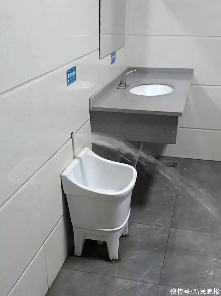 拧下公厕水龙头装自已家 男子自私行为换来行政拘留（卫生间水龙头坏了）