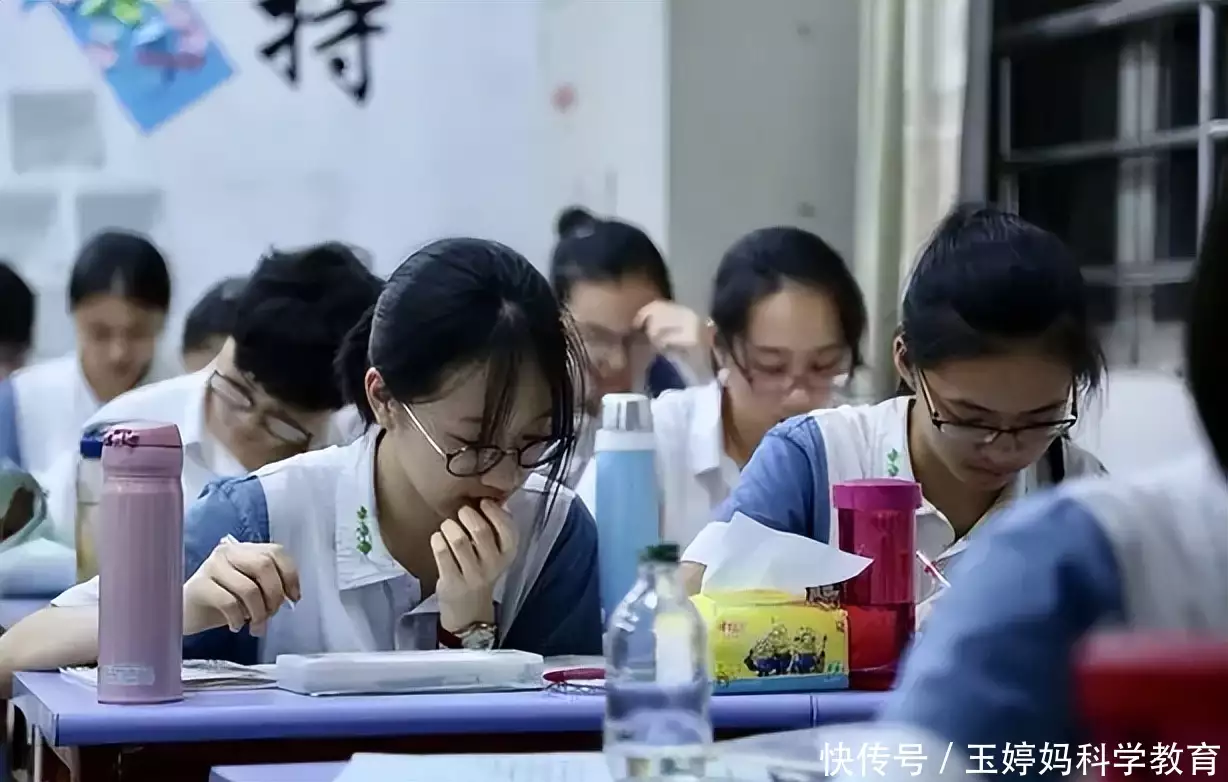 高考总分想超过600分,决定权是“这一科”,低于125分基本没戏古代缉拿令的画像那么抽象,为何还能抓到人?专家:画像只是摆设 高考总分想超过600分,决定权是“这一科”,低于125分基本没戏古代缉拿令的画像那么抽象,为何还能抓到人?专家:画像只是摆设