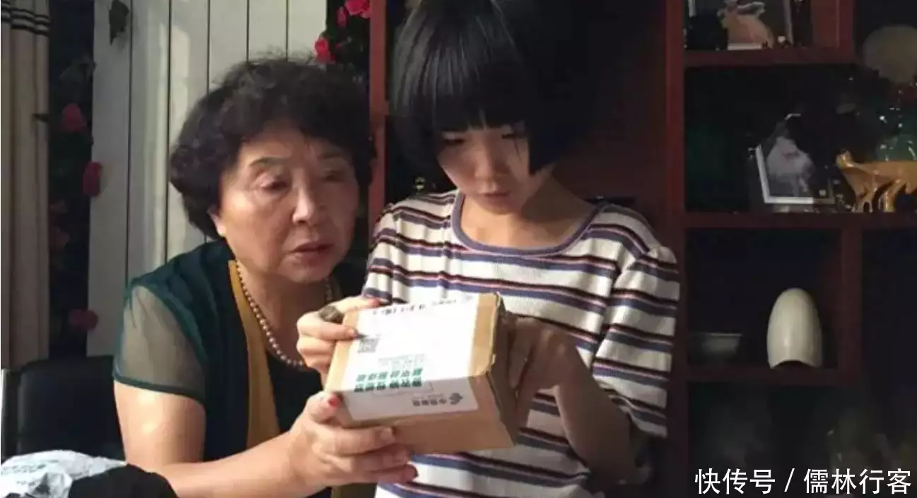 12年前,60岁老人坚持生下孪生,打工赚700万,后来怎样了欧阳小海紧身宣传照,笑容甜美如单恋温暖而治愈,手拿柠檬调皮可爱(图5) 12年前,60岁老人坚持生下孪生,打工赚700万,后来怎样了欧阳小海紧身宣传照,笑容甜美如单恋温暖而治愈,手拿柠檬调皮可爱(图5)