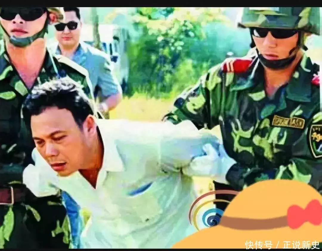 2001年,被押送刑场的戚火贵,表情痛苦,因贪婪受到了法律严惩!_【快资讯】