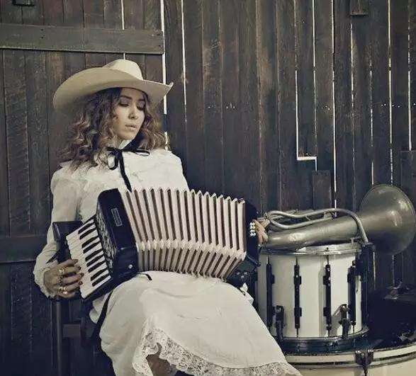 泰国混血美女歌手palmy歌曲mv《想太多》