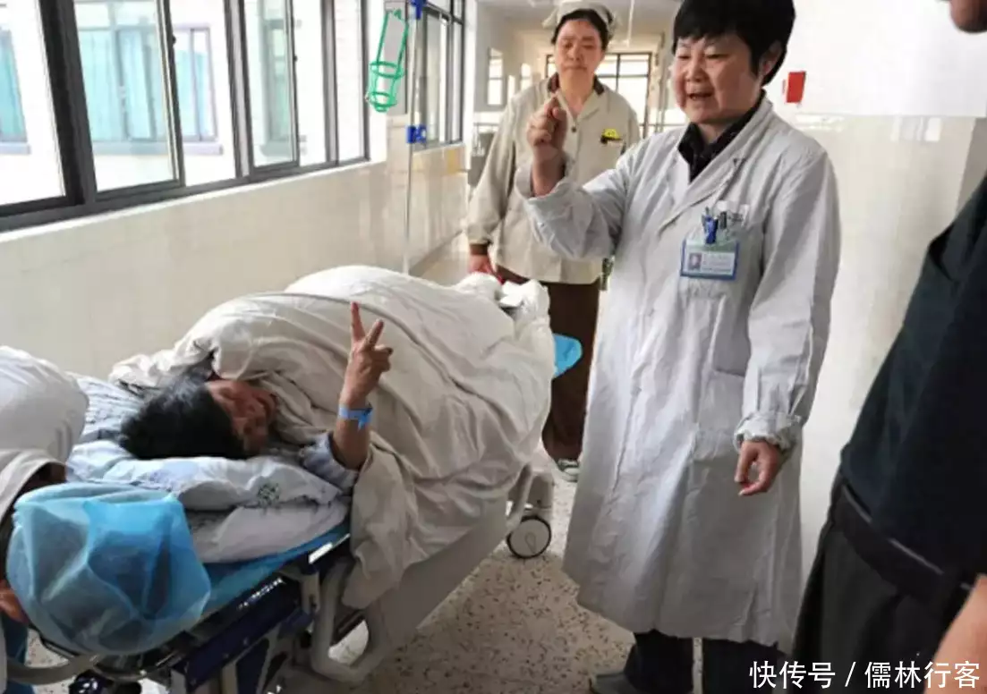 12年前,60岁老人坚持生下孪生,打工赚700万,后来怎样了欧阳小海紧身宣传照,笑容甜美如单恋温暖而治愈,手拿柠檬调皮可爱(图17) 12年前,60岁老人坚持生下孪生,打工赚700万,后来怎样了欧阳小海紧身宣传照,笑容甜美如单恋温暖而治愈,手拿柠檬调皮可爱(图17)