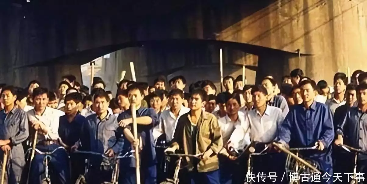 北京败家子偷家中 北京败家子偷家中