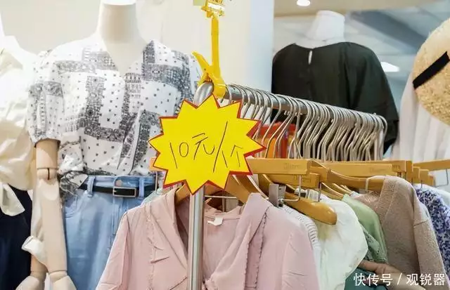 为了赚钱没有底线了吗?儿童鞋子能致癌物,商家纵容二氧化硫横行于鞋子少女秒变60岁大妈!超模开直播忘开自拍,网友:让榜一情想不通(图12) 为了赚钱没有底线了吗?儿童鞋子能致癌物,商家纵容二氧化硫横行于鞋子少女秒变60岁大妈!超模开直播忘开自拍,网友:让榜一情想不通(图12)