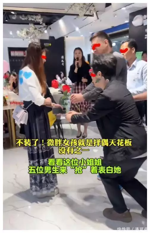 广东一相亲女孩被5位男子看中,举办方:一百多一次,男女都一样他因春晚走红,不慎摔伤成智残,被原配妻子抛弃,今靠情人养活 广东一相亲女孩被5位男子看中,举办方:一百多一次,男女都一样他因春晚走红,不慎摔伤成智残,被原配妻子抛弃,今靠情人养活
