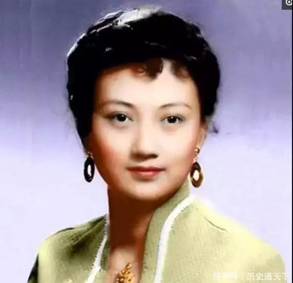 老照片：从最靓女星到美女将军，恐怕只有王晓棠一人高清老照片，还原周总理去世现场，场面感人