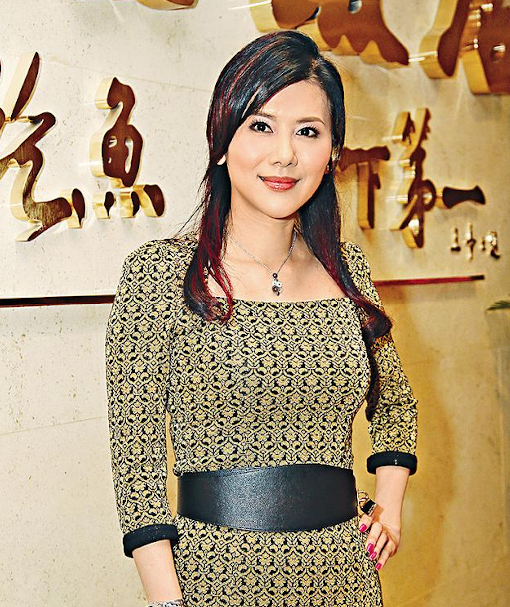 52岁港姐朱洁仪经商作画发展有声有色,与同届冠军陈法蓉同未婚