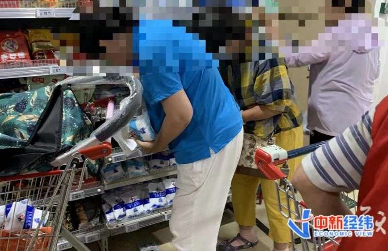 “补货不下十次!”实探超市:谁在抢盐?有必要吗?_【快资讯】