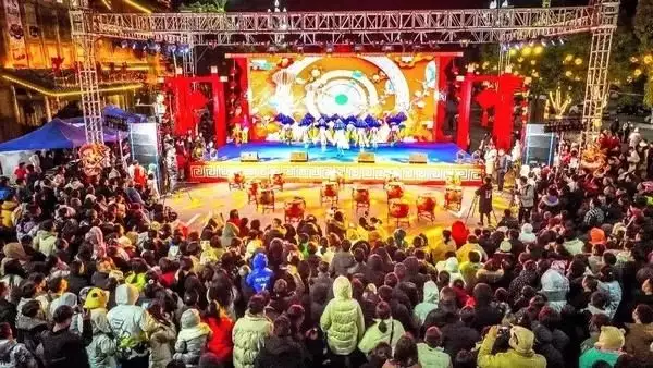 遵义桐梓：“村晚”点燃旅游 文艺唤醒大山知名音乐人炮轰刀郎，说刀郎才是真正的马户
