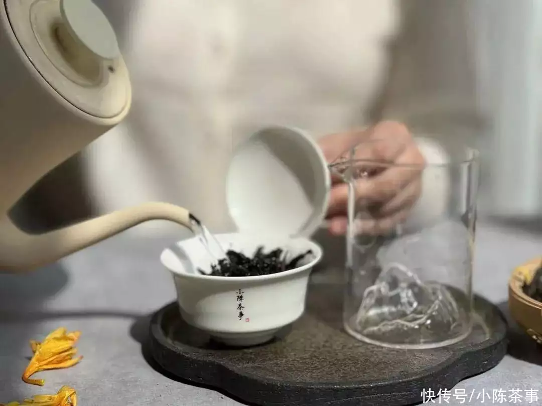 太疯狂了（老枞水仙茶哪个品牌好）中茶老枞水仙，十家茶叶店，九家有卖百年老丛水仙！岩茶圈里，老丛水仙泛滥了？34岁baby晒巴黎度假照，穿比基尼大秀好身材，全身零赘肉超养眼，qq前线乐园，