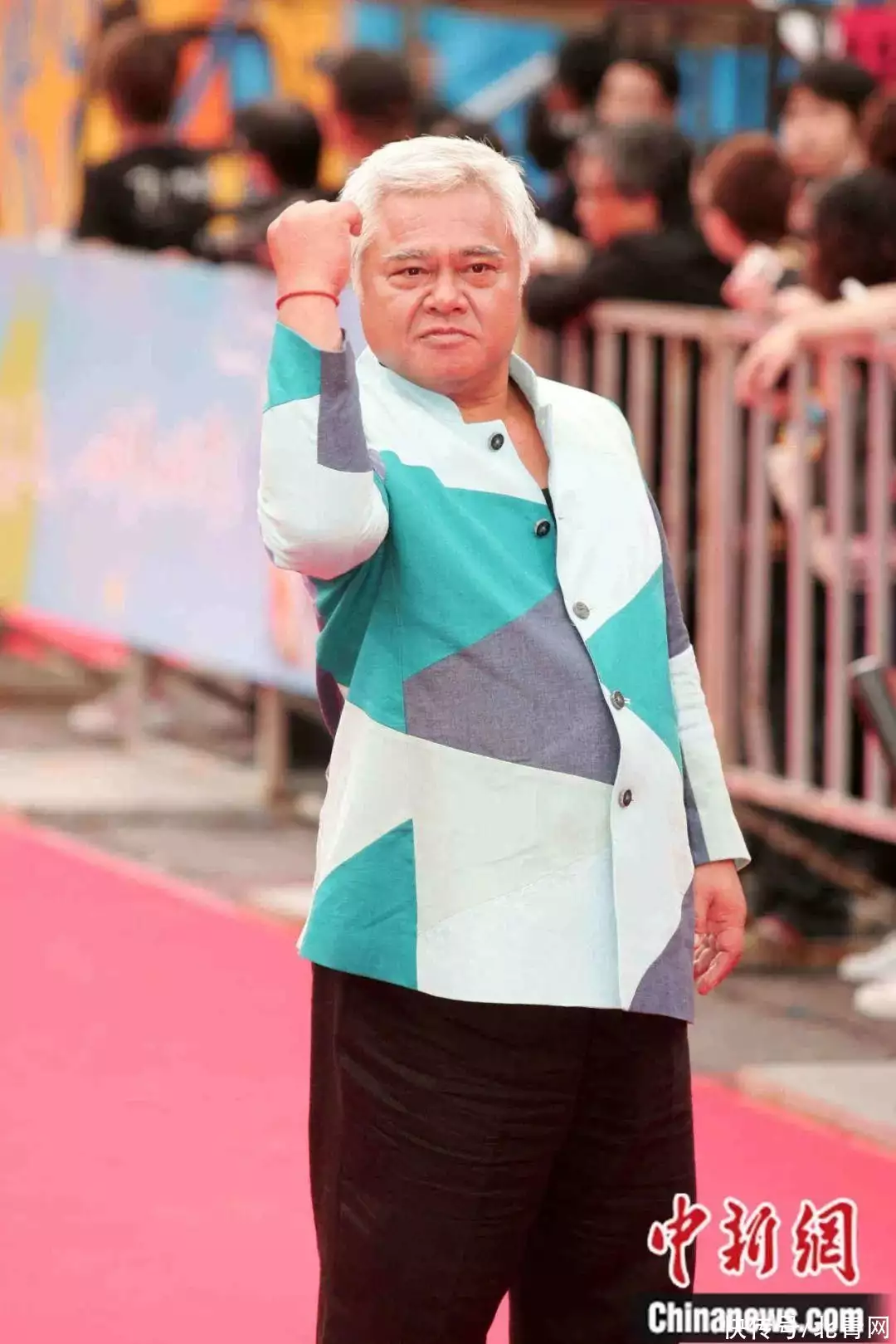 东西问·人物｜“声生不息”的“台湾民谣之父”胡德夫没想到，今年“挤奶衫”才是最流行的，谁穿谁好看，显身材有气质(台湾歌唱家胡德夫的歌)