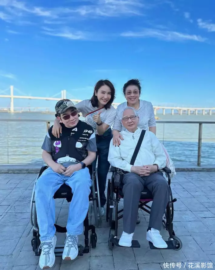 Brother Li Zi welcomed his 48th birthday, and he stood up again after 16 years of car accidents!A family of four expressions are surprised to broadcast articles