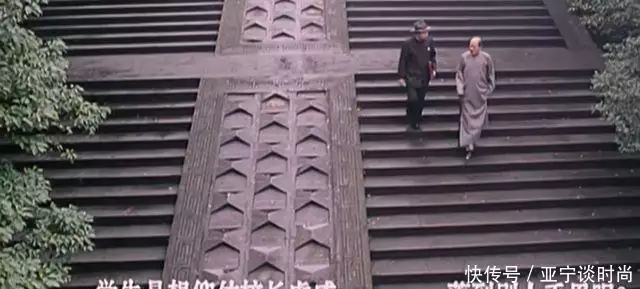 《重庆谈判》幕后故事:导演李前宽没拿到拍摄权,如同差点失恋演员郑铮举行葬礼!灵堂内景曝光很低调,走廊两边摆满花圈 《重庆谈判》幕后故事:导演李前宽没拿到拍摄权,如同差点失恋演员郑铮举行葬礼!灵堂内景曝光很低调,走廊两边摆满花圈