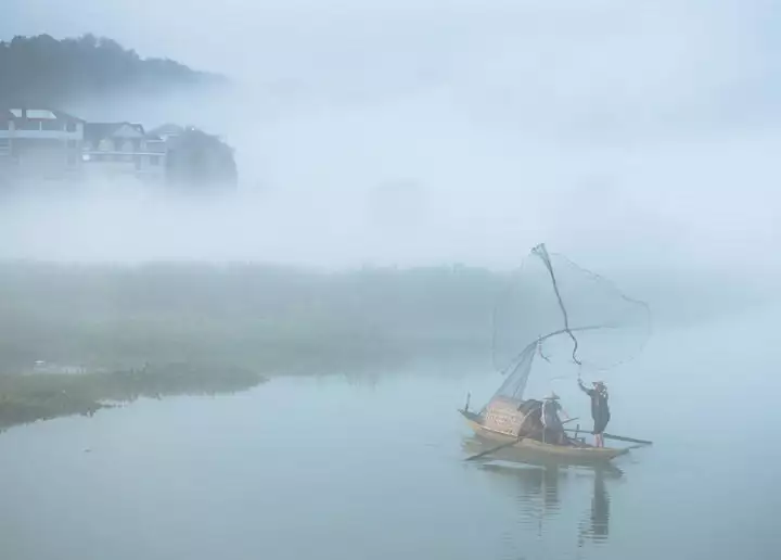 野旷天低树江清月近人出自唐代诗人孟浩然的（野旷天低 树江清月近人的意思）