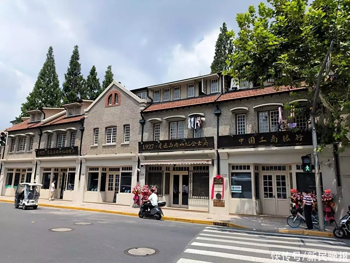 工商银行虹口山阴路支行重新装修布展焕新迎客杨幂初中无人敢表白，看了初三照片，网友：就这长相谁敢追？(图2)