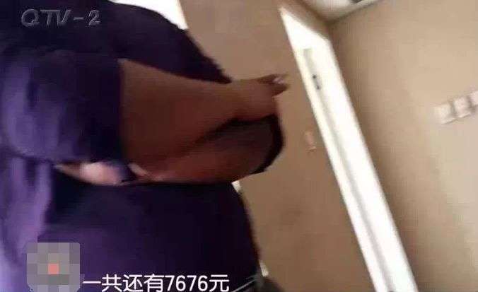 <p>对于自己未成年人的身份，小琪表示，公司完全是知道的，而且像她这样的还有不少。因为是未成年人，没有银行卡啥的，每次发工资，公司都是直接给现金的。</p><p>如此公然雇佣未成年人当主播，就不怕劳动部门查处吗？但其实，根据小琪透露，公司没和她们签订任何协议和合同，一切都是口头的。小琪和这家公司之间，到底存不存在劳动关系，其实很难界定。</p><p>这样的案例已经不仅一次发生了，去年在贵阳同样有一家网络直播公司雇佣未成年人，而且拖欠工资。</p>