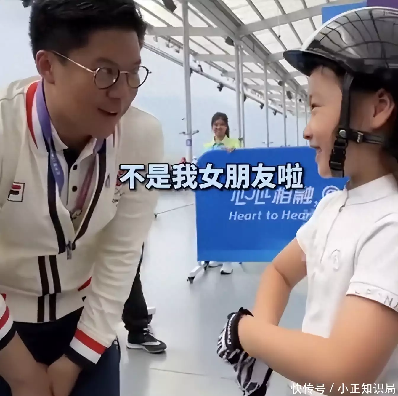 黄惠龄被萌娃夸男朋友很厉害，惊慌失措解释：说清楚不是男朋友是太太当年并用1400张照片，烧掉刘嘉玲、谢霆锋和谢霆锋，现在怎么样了(图8)