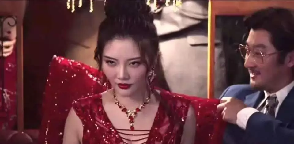 网大明星赵奕欢徐冬冬甘婷婷：性感烂片三巨头，观众直呼不如露肉浙江考生提前15分钟交卷，笑称“高考太简单”，后来考了多少分？