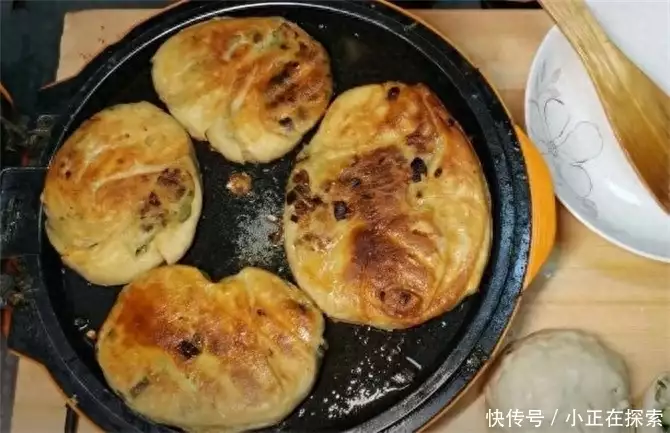 葱油饼（葱油饼的制作过程视频教程） 第7张